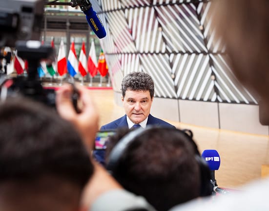 CORESPONDENȚĂ din Bruxelles. Ce a răspuns Nicușor Dan întrebat ce crede el ca fost olimpic la matematică, ajuns președinte în țara care taie bursele la olimpici