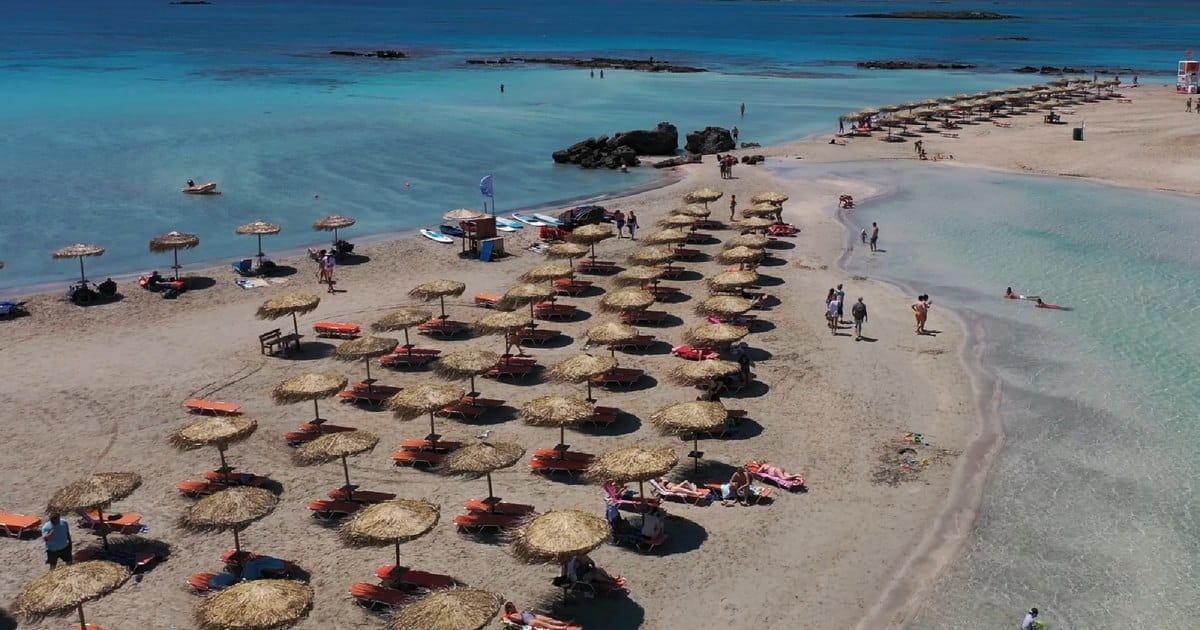 Românii își rezervă deja vacanța din 2026. Sejururi mai scurte, dar cumpărate la ofertă