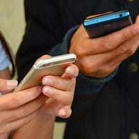 Cum comunică Generația Z. Semnificațiile ascunse ale semnelor de punctuație din mesaje