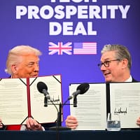 VIDEO Marea Britanie dă o lovitură de proporții: Acord cu Donald Trump pentru investiții istorice din partea SUA