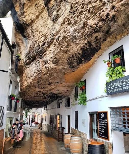 Setenil de las Bodegas, oraș din Spania FOTO: X
