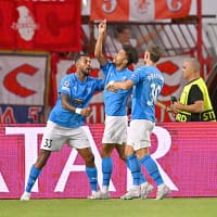 Surprize URIAȘE în play-off-ul Ligii Campionilor » Vlad Dragomir, aproape de o calificare istorică! Ferencvaros a primit 3 goluri acasă