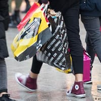 Ce trebuie să facă românii pentru a rezista austerității și scumpirilor. Cinci sfaturi de supraviețuire de la specialiști în domeniul financiar