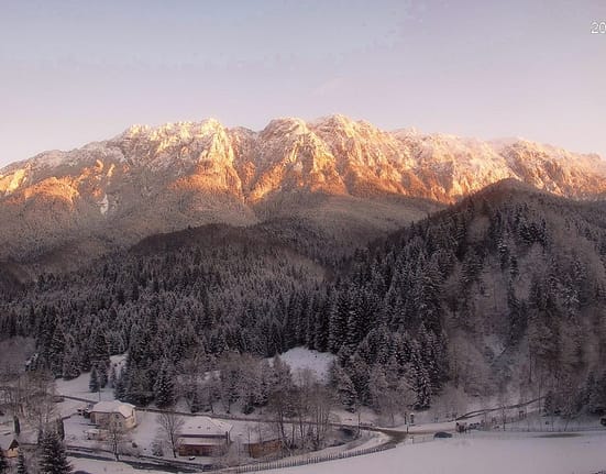 Drumețiile de vis pe care și le permite aproape orice român. Trasee fabuloase accesibile familiilor și amatorilor chiar și iarna