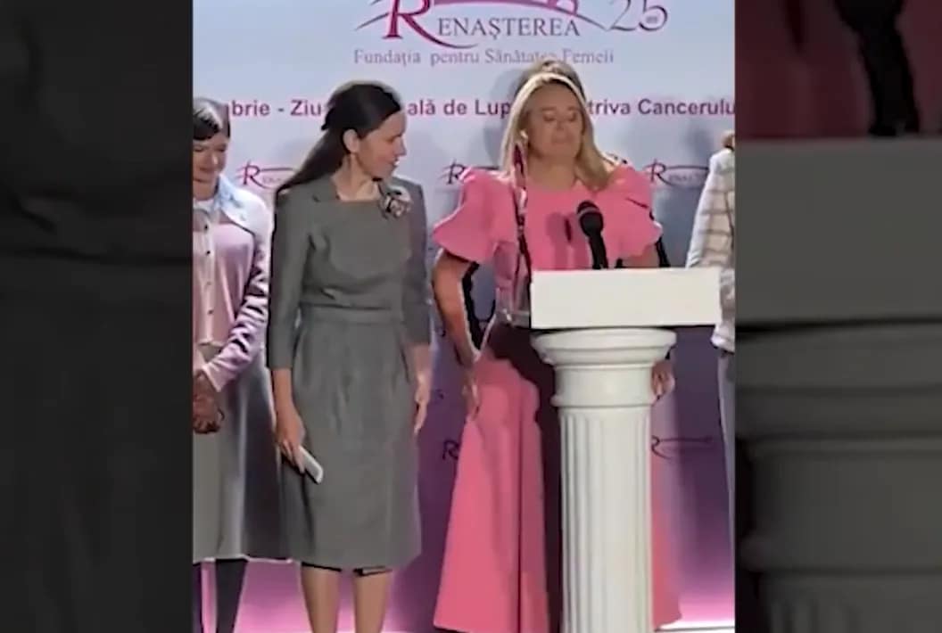 VIDEO Andreea Esca, show neașteptat la Cotroceni! Prinsă pe picior greșit chiar lângă Prima Doamnă: ‘O să mă vedeți ca-n Tânăr și Neliniștit’