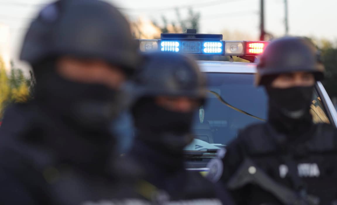 Unul dintre bărbaţii căutaţi pentru furtul a aproape 10 milioane de lei dintr-un oficiu poştal din Timişoara, prins în Italia, unde se ascundea într-un apartament