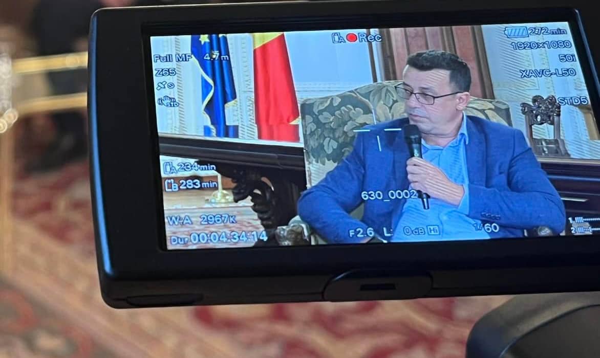 Ce se întâmplă în culisele România TV în timpul emisiei oprite. Ciutacu a publicat imaginea zilei