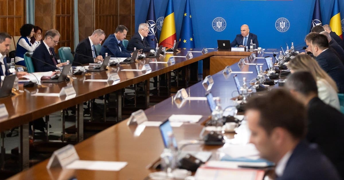 Ce spune un fost șef al CCR despre încercarea Guvernului de a limita cumulul pensiei cu salariul: „Nu are nicio legătură una cu alta”