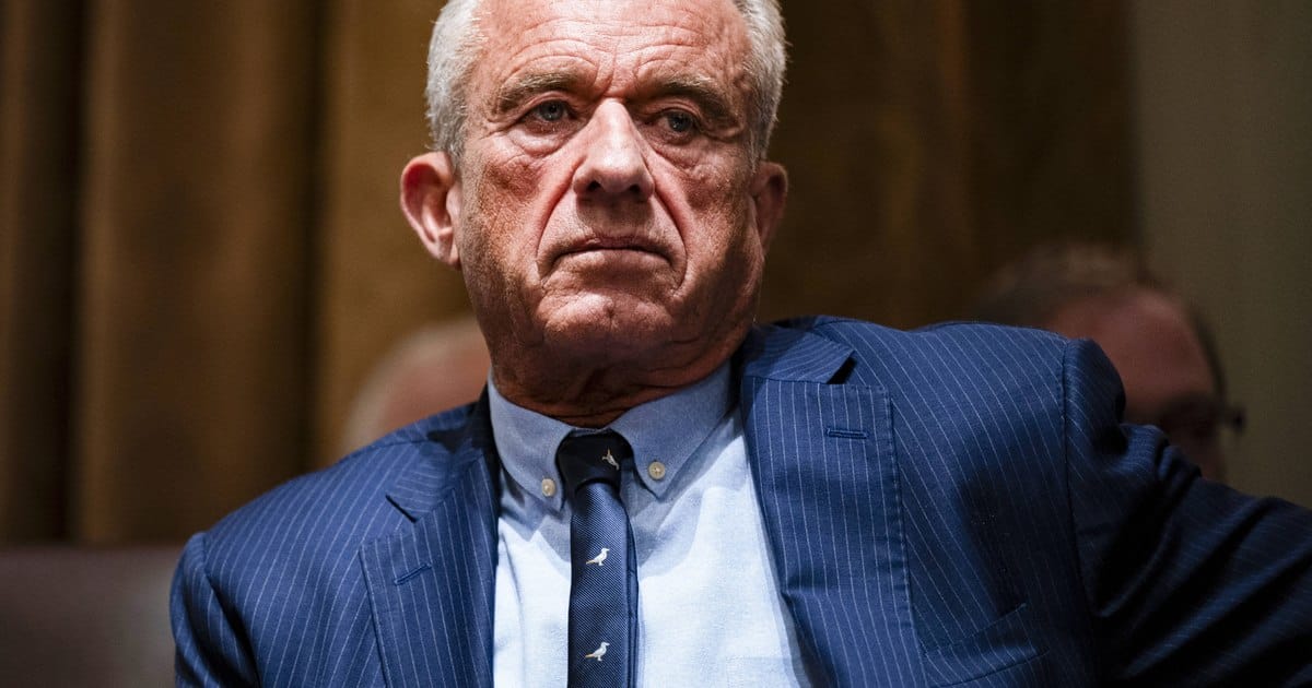 R.F. Kennedy Jr. dezinformează cu privire la două medicamente care ar ajuta la „vindecarea” pacienților cu rujeolă