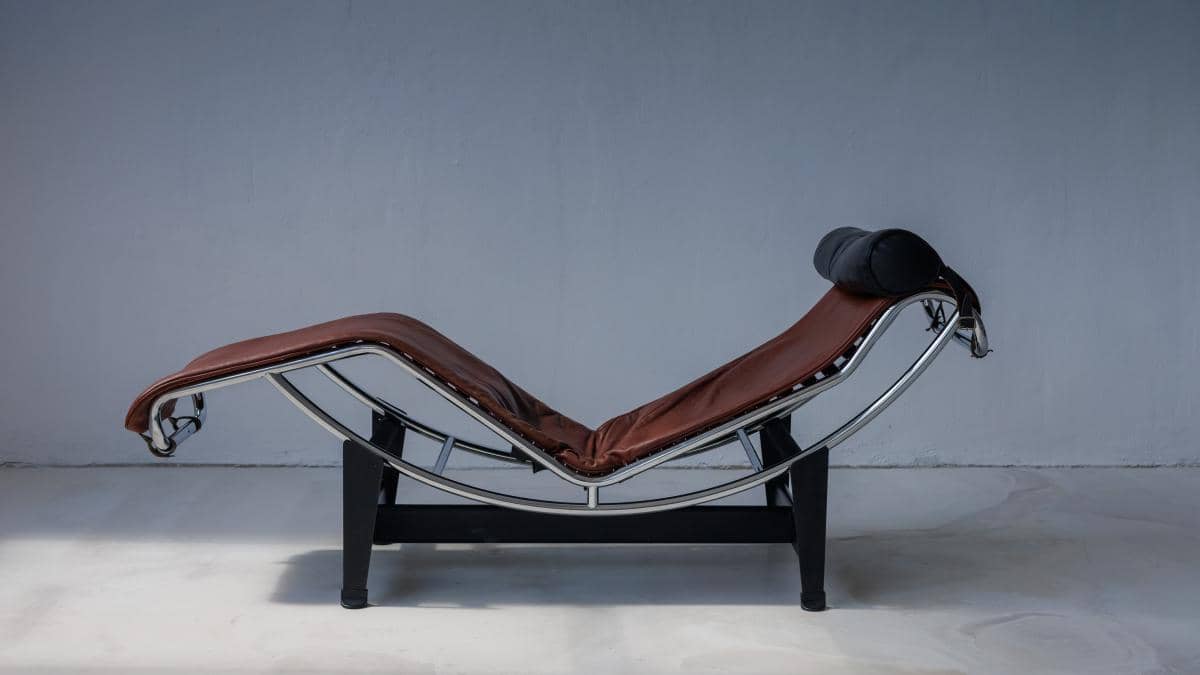 Expoziția A HOME OF ICONIC DESIGN aduce la București unele dintre cele mai emblematice piese de mobilier din istoria contemporană