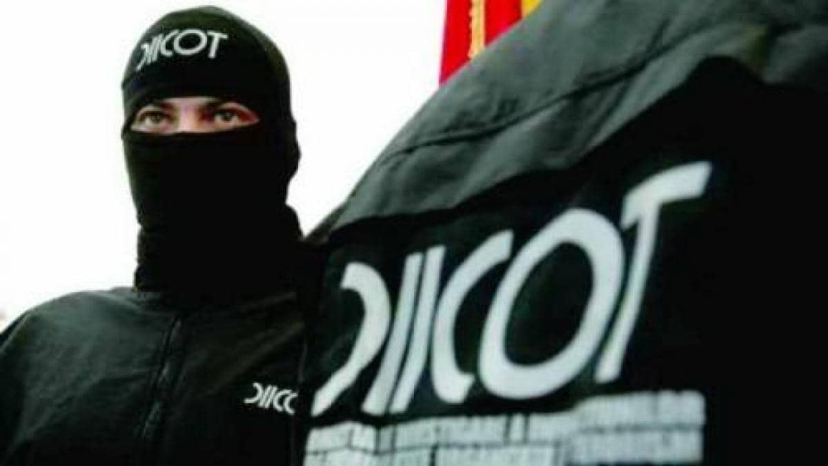 DIICOT: 27 de persoane exploatate sexual de membrii unei grupări