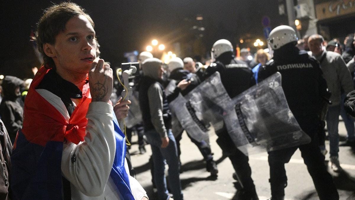 Forțele de ordine din Serbia au folosit gaze lacrimogene pentru a dispersa protestatarii