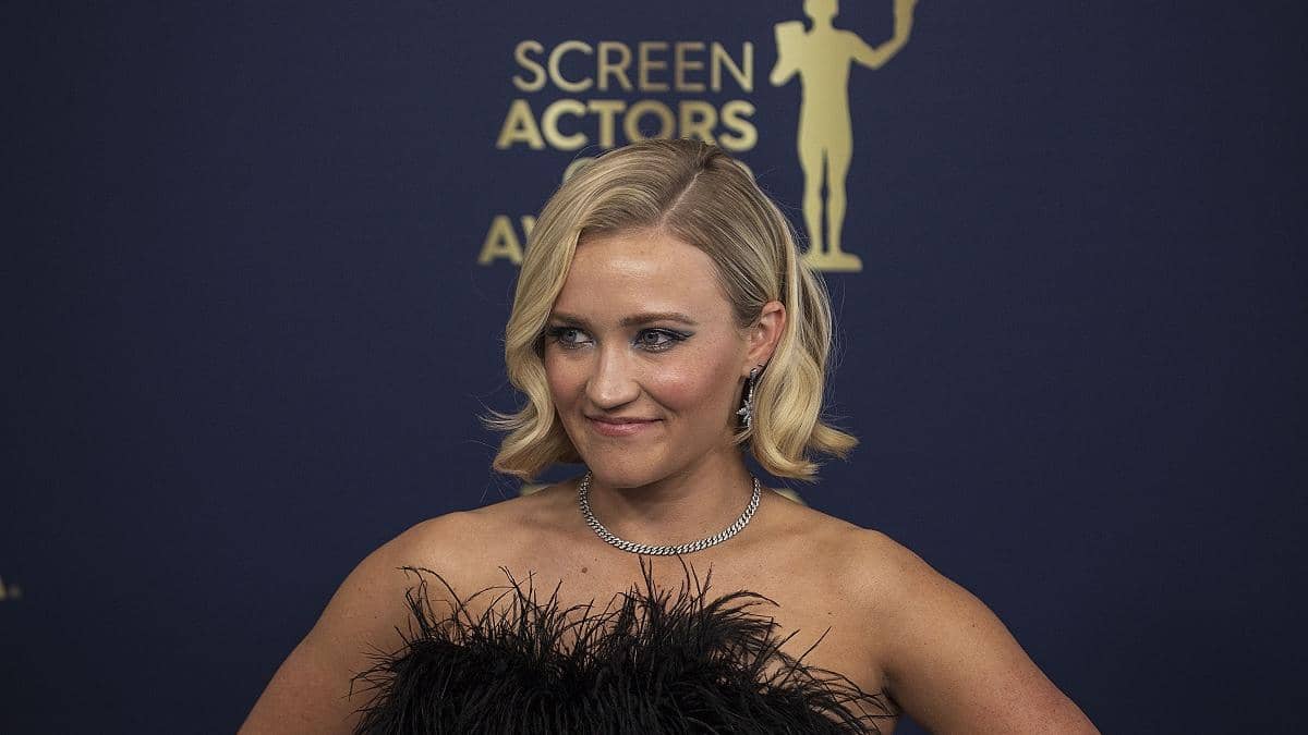 Actrița Emily Osment din serialul „Hannah Montana” a divorțat de muzicianul Jack Farina