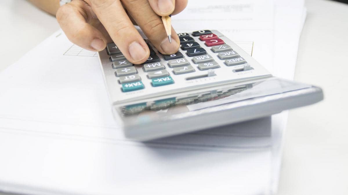 Cheltuielile URIAȘE cu aleșii locali. PSD și UDMR se opun concedierilor. Avertismentul consilierului BNR