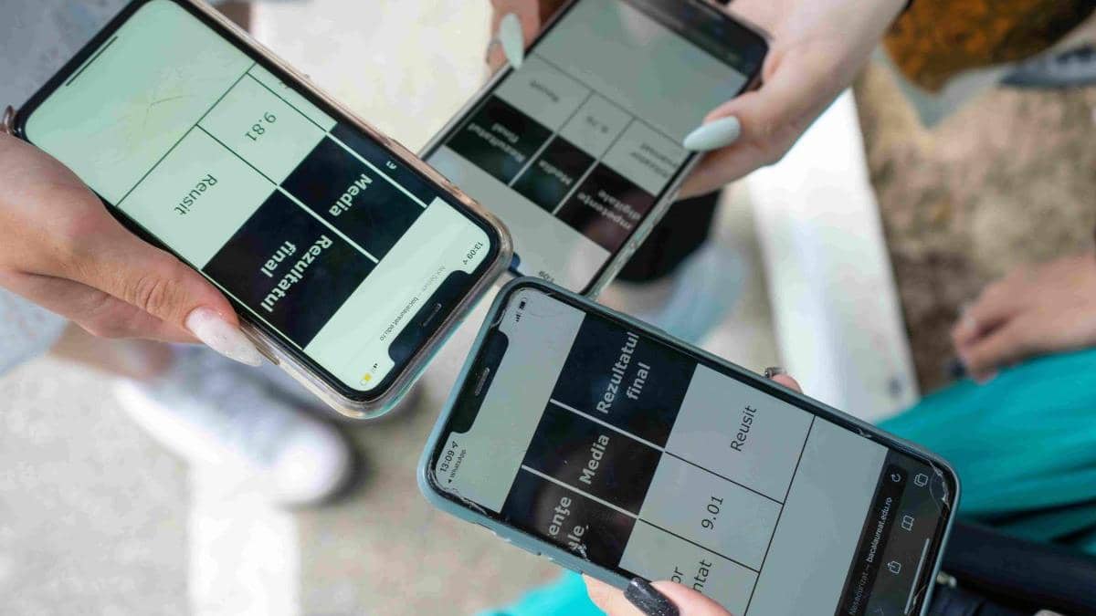 127 de absolvenți de gimnaziu și de liceu, recompensați pentru performanțe la examenele naționale