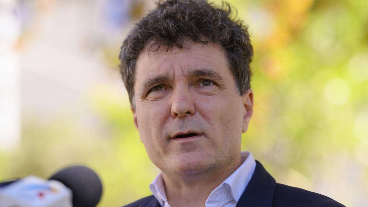 Nicuşor Dan crede că nu este "corect democratic" ca CCR să oprească din cursă un candidat