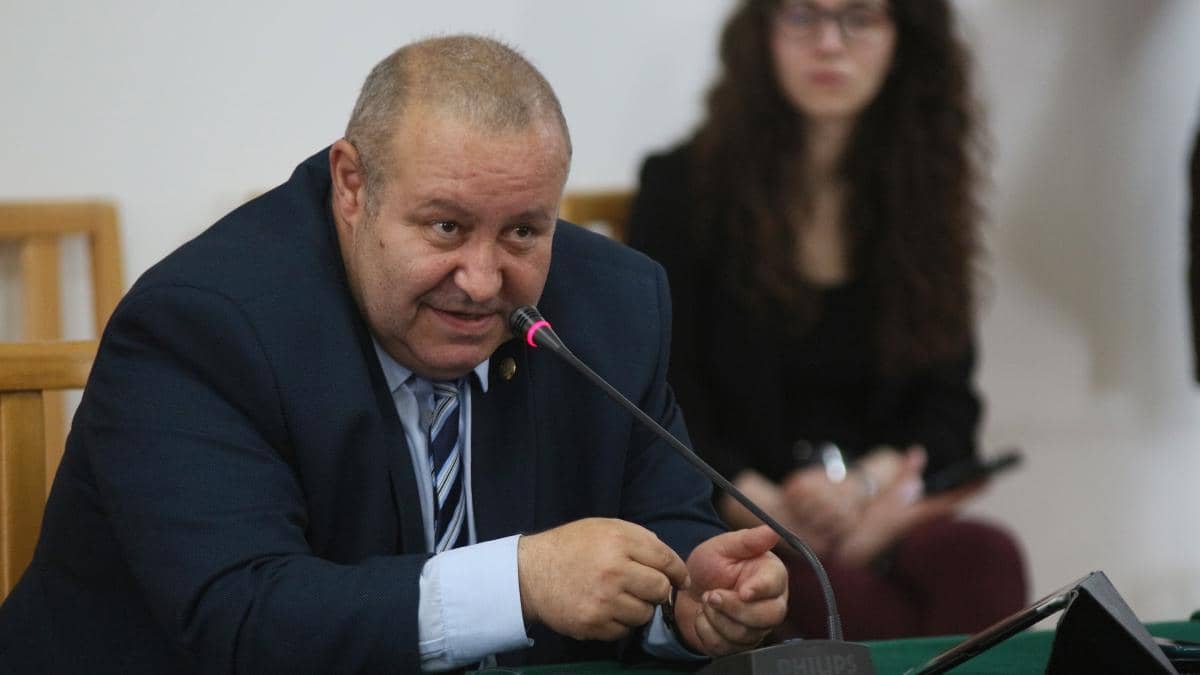 Fenechiu către semnatarii moţiunii: Nu lucraţi pentru poporul român, sunteţi slugile Moscovei