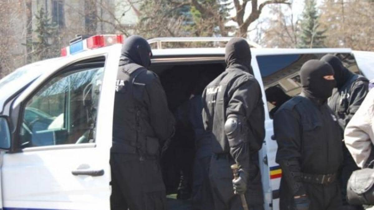 Mărfuri falsificate, vândute în două magazine din Sectorul 1