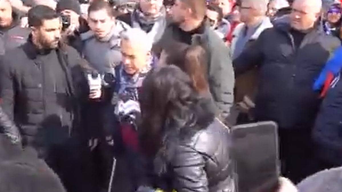 Susținătorii lui Călin Georgescu s-au adunat la Parchetul General și protestează