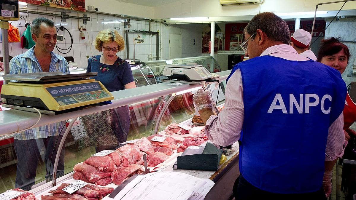 Gândaci, alimente neconforme și mizerie la mai multe restaurante dintr-un mall din sectorul 6