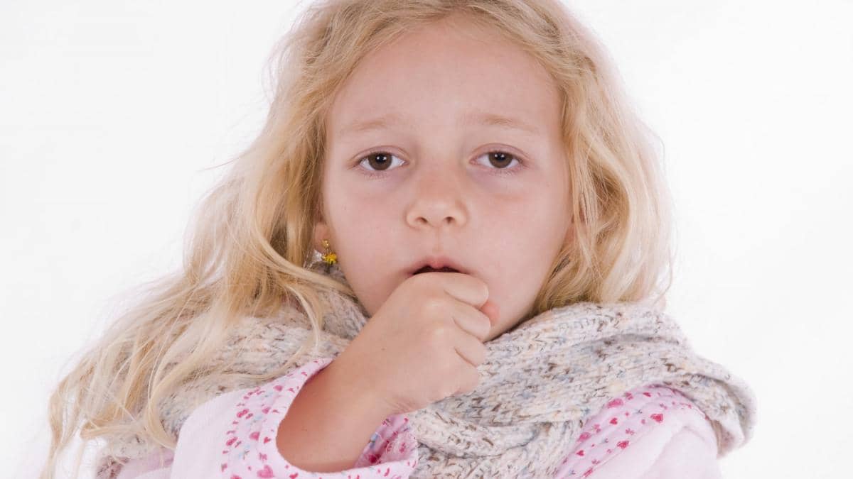 Sfaturi pentru părinți. Ce trebuie să știi despre virusul care provocă infecții respiratorii la copii
