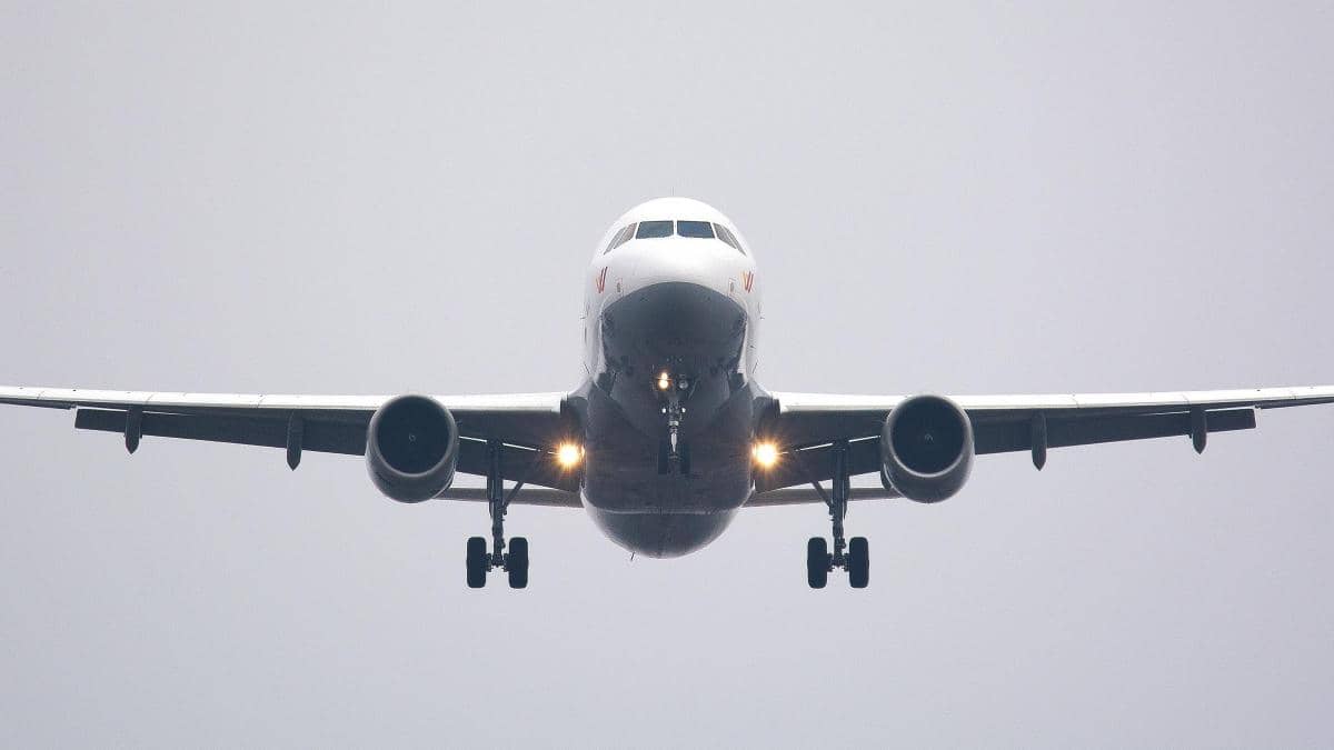 Viața bate filmul! Un avion a fost întors din drum pentru că pilotul și-a uitat pașaportul