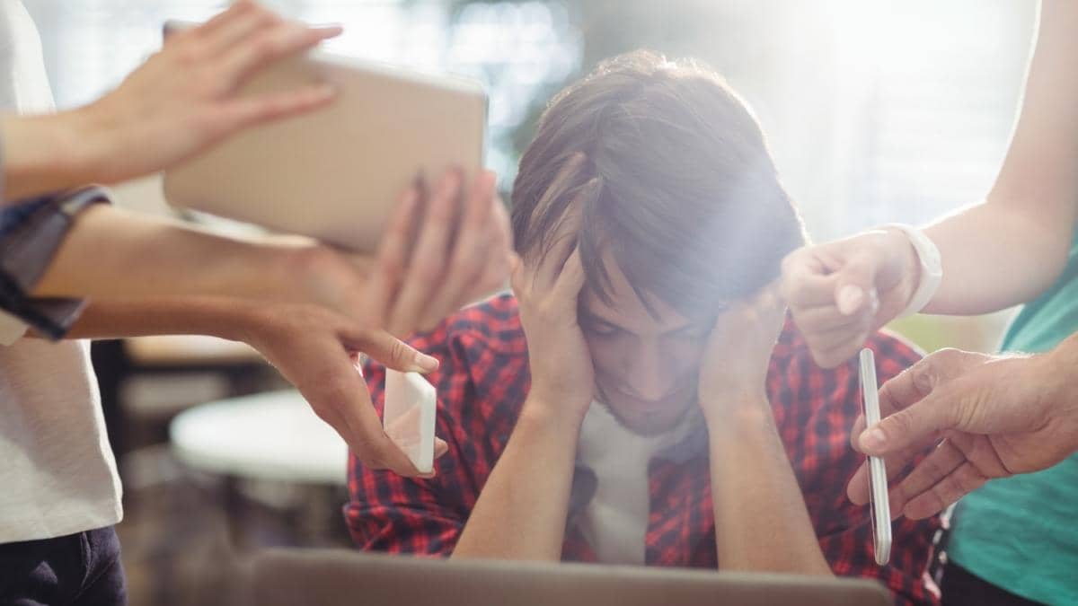 Bătaia e ruptă din școală. Și bullying-ul. Elevii și profesorii sunt atacați în unitățile de învățământ