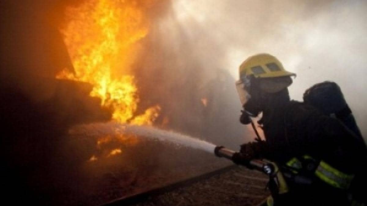 Arde locomotiva unui tren care transportă 800 de tone de cereale