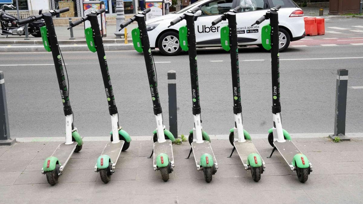 Uber și Bolt se revoltă! Brașov și Constanța au interzis trotinetele de închiriat