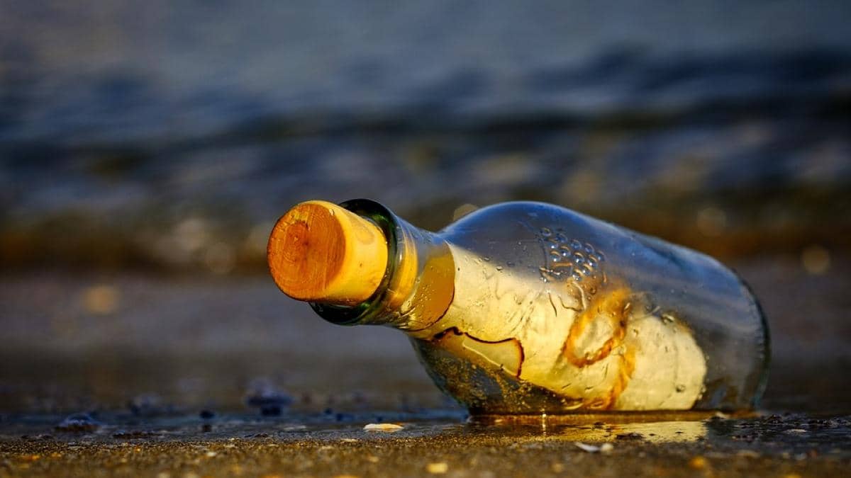 Mesaj de dragoste într-o sticlă aruncată în Oceanul Atlantic, găsit după 13 ani