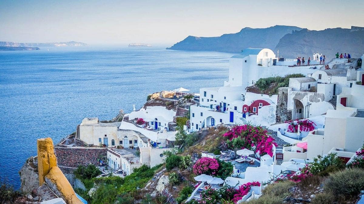 Grecia spune NU și suspendă cererile de azil pentru migranții din Africa de Nord
