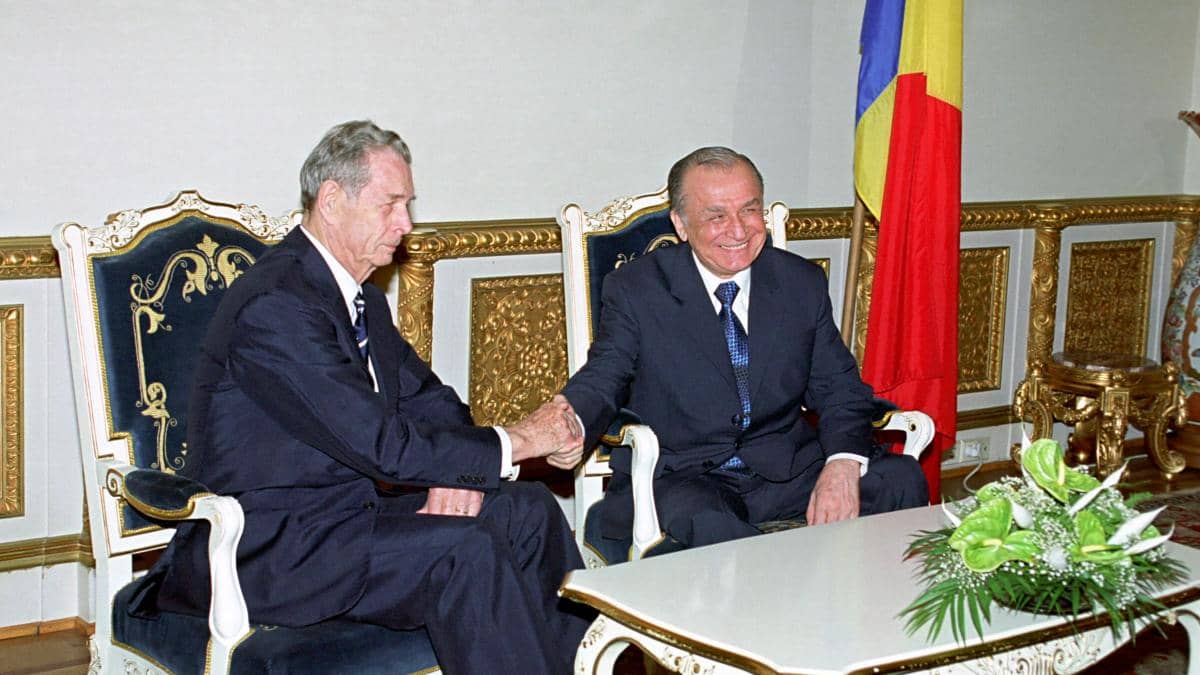 Întoarcerea regelui și „manipularea” lui Iliescu