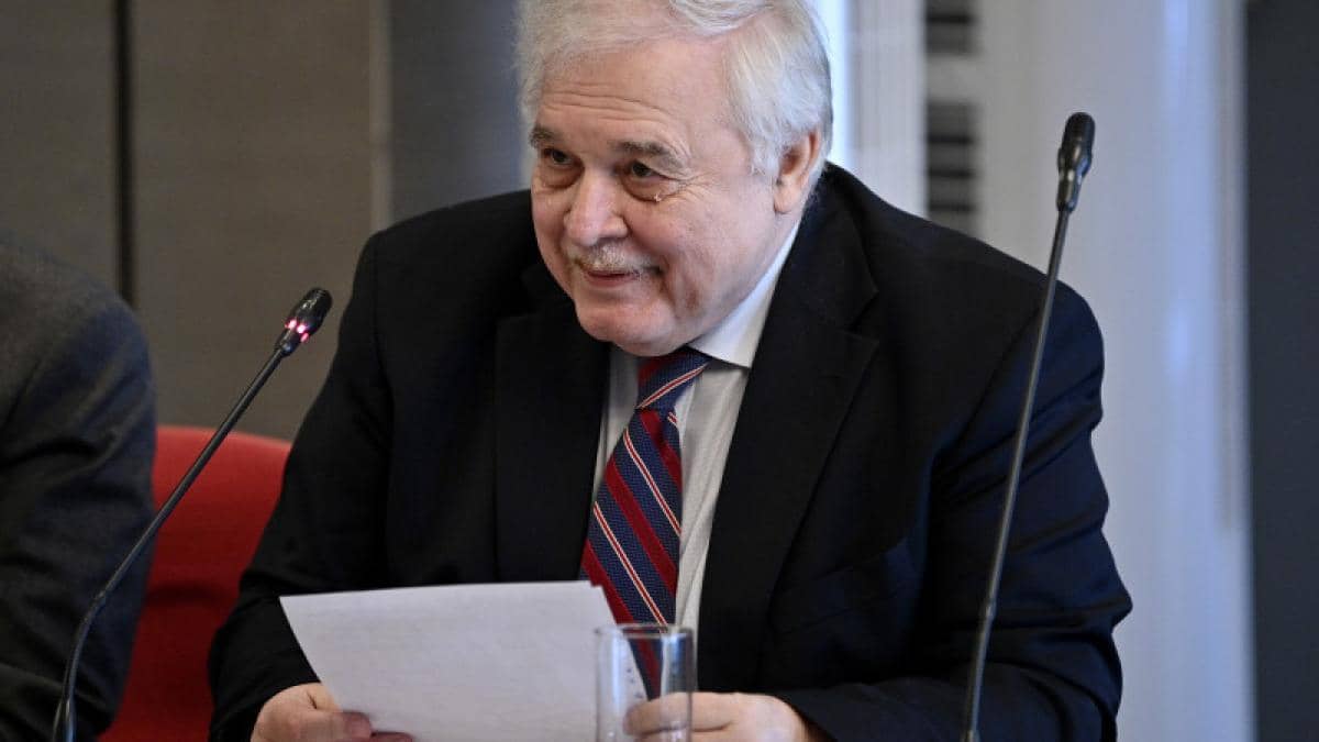 De ce se leagă politicienii de scaun. Athanasiu: „În momentul în care faci așa ceva, nu mai onorezi funcția”