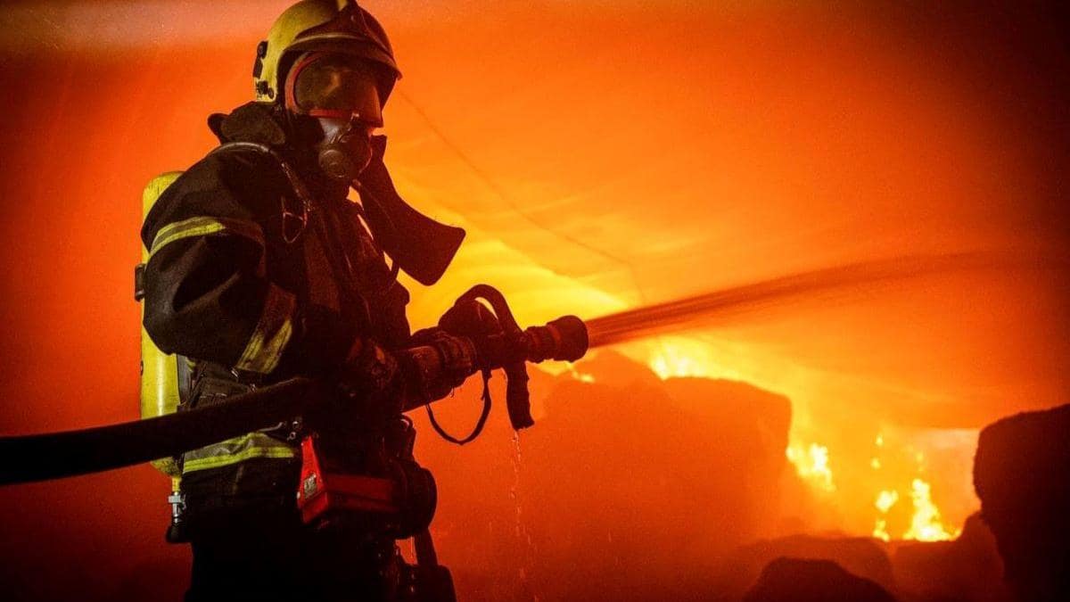 Explozie într-un apartament din Iași, din cauza unei butelii: un bărbat a suferit arsuri