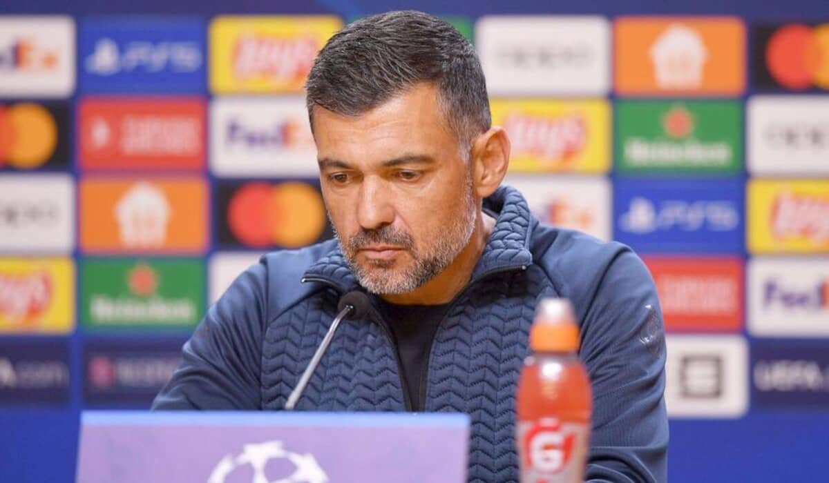 Feyenoord -a concediat antrenorul cu două zile înaintea partidei cu AC Milan
