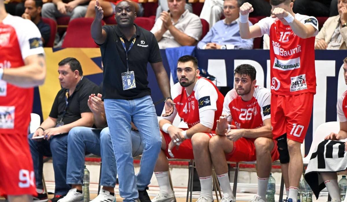 Dinamo schimbă antrenorul: „M-au anunțat de față cu jucătorii că nu voi mai continua”