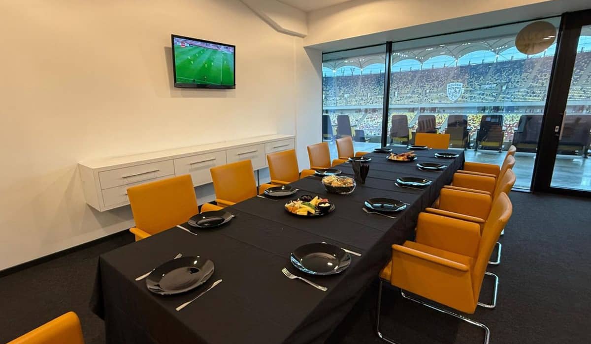Ce meniu au primit fanii care au plătit 1.000 de lei la FCSB
