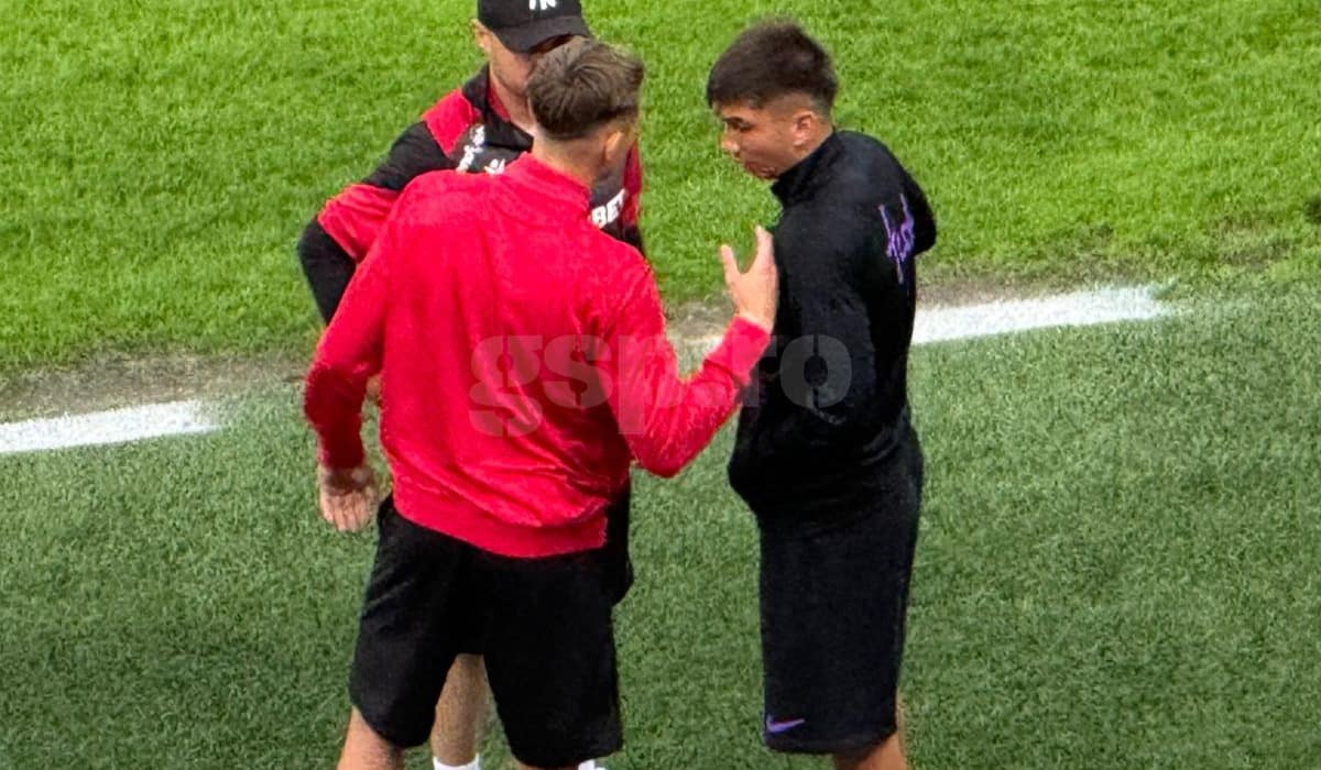 E un semn? Ce făcea Alexandru Musi cu fotbaliștii lui Dinamo, înaintea derby-ului cu FCSB