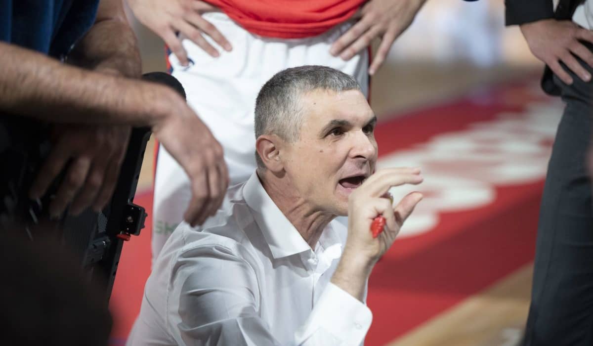 „Dă-o în mama mă-sii” » Antrenorii celor două finaliste din Liga Națională de Baschet au criticat arbitrajul după meciul 4: „E strigător la cer!”