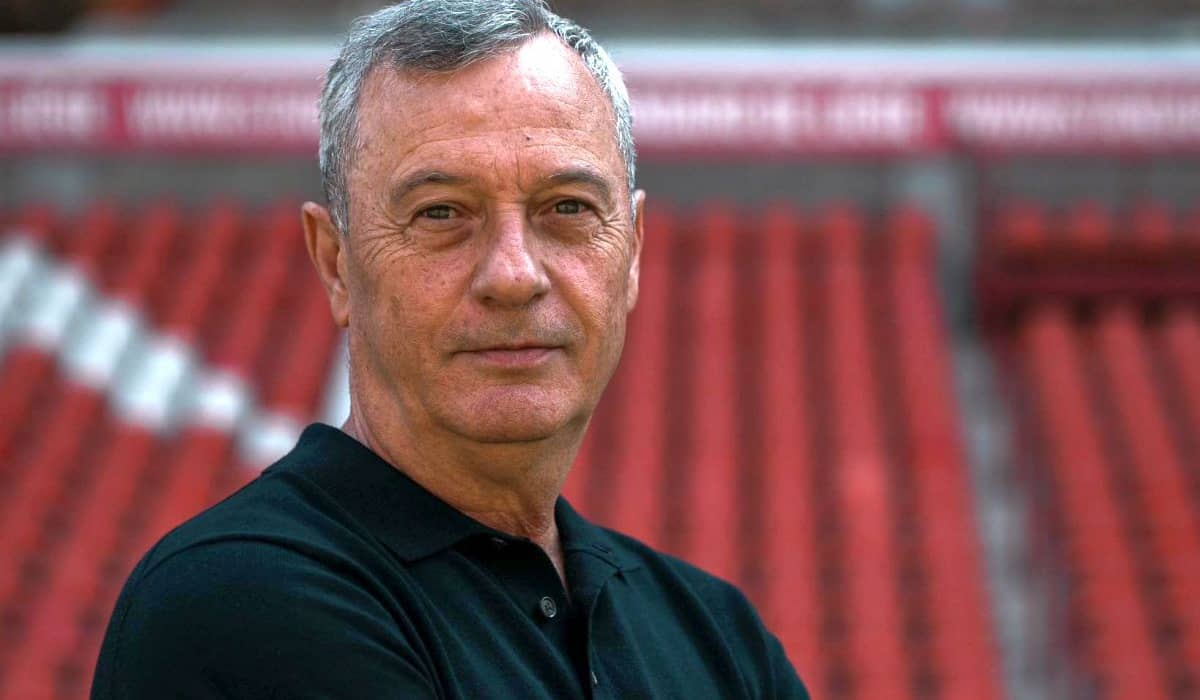 Portretul făcut de belgieni lui Mircea Rednic » „Știu că i-a plăcut armata și ne strângea șurubul! Ne aducea vin în vestiar”