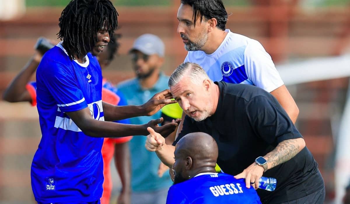 Laurențiu Reghecampf a debutat în campionatul din Sudan, într-un decor auster