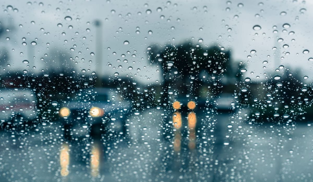 Vremea se mai încălzește după episodul de vreme extremă, dar nu scăpăm de ploi, spun meteorologii