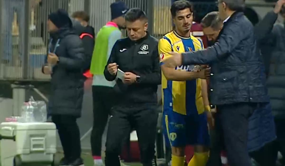 Și-a scos din sărite antrenorul! » Intrat pe parcurs în Petrolul