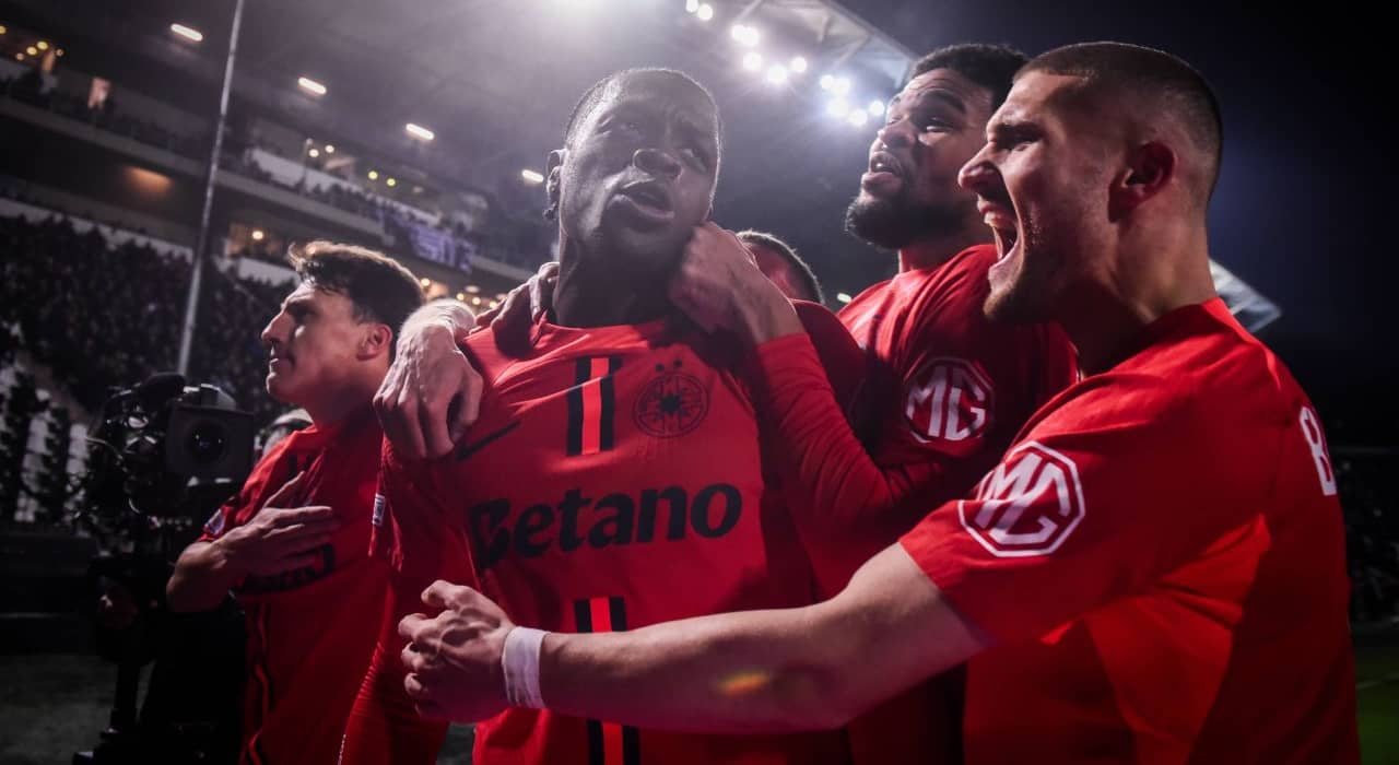 Debutează la FCSB! Cum arată campioana României în meciul cu Gloria Buzău! Doar trei jucători au fost titulari cu PAOK