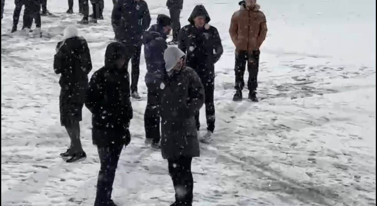 Florin Tănase a rămas cu gura căscată când a văzut cum este deszăpezit Stadionul Municipal din Buzău
