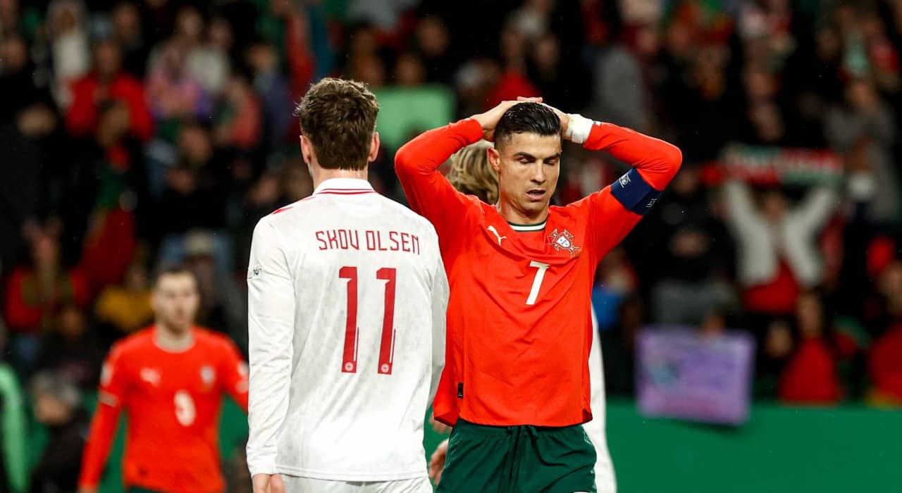 Cristiano Ronaldo, făcut praf în Portugalia, după ce a ratat un penalty cu Danemarca: ”Scadalos” / ”Lasă fotbalul!”