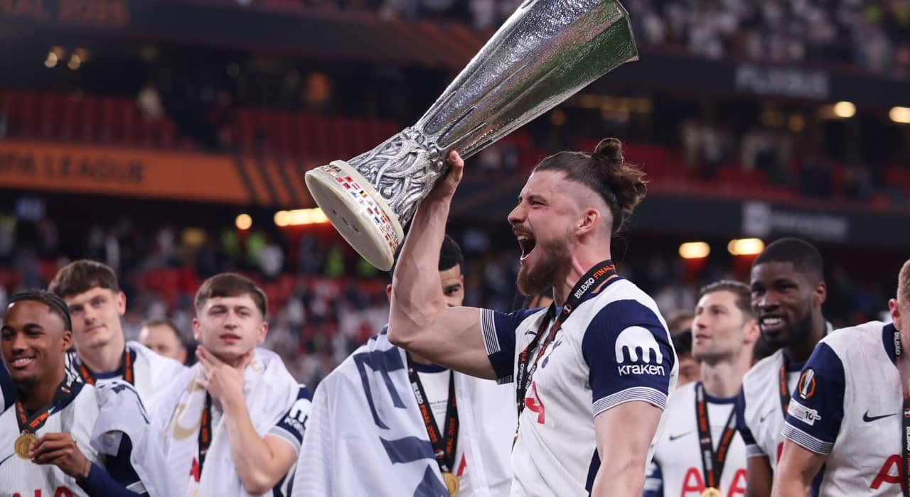 Radu Drăgușin, câștigător de Europa League! Imaginile bucuriei după Tottenham -0