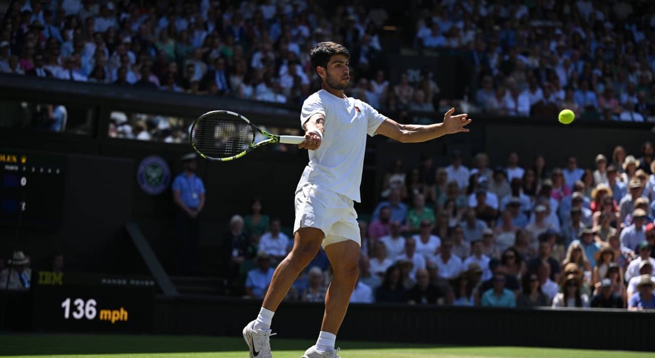 Așa joacă „noul Federer”, Alcaraz, într-o finală de Wimbledon. Mingea de set uluitoare pe care a câștigat-o