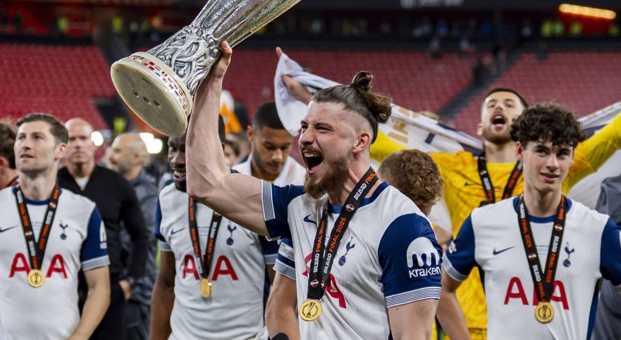 Antrenorul lui Tottenham, anunț important despre concurentul lui Radu Drăgușin: ”Știu acest lucru”