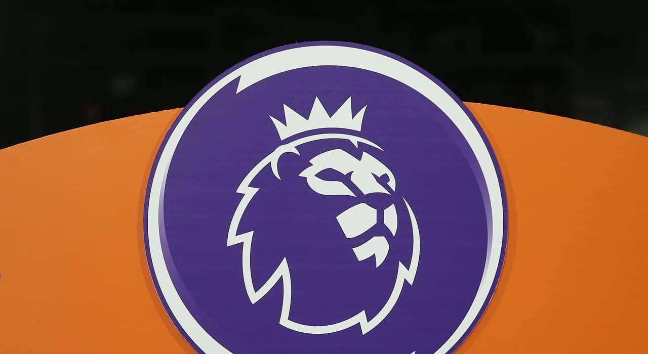 Salariu de arbitru în Premier League sau barem în Superligă: cu cât sunt plătiți oficialii în campionatul englez. Premier League e de azi pe VOYO